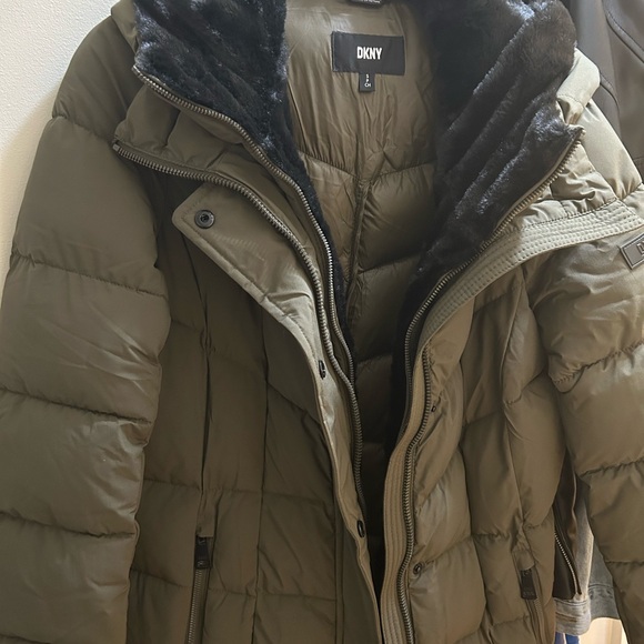 DKNY women’s long puffer , bib front , faux fur trim , size small, ! With tags! - Picture 3 of 5